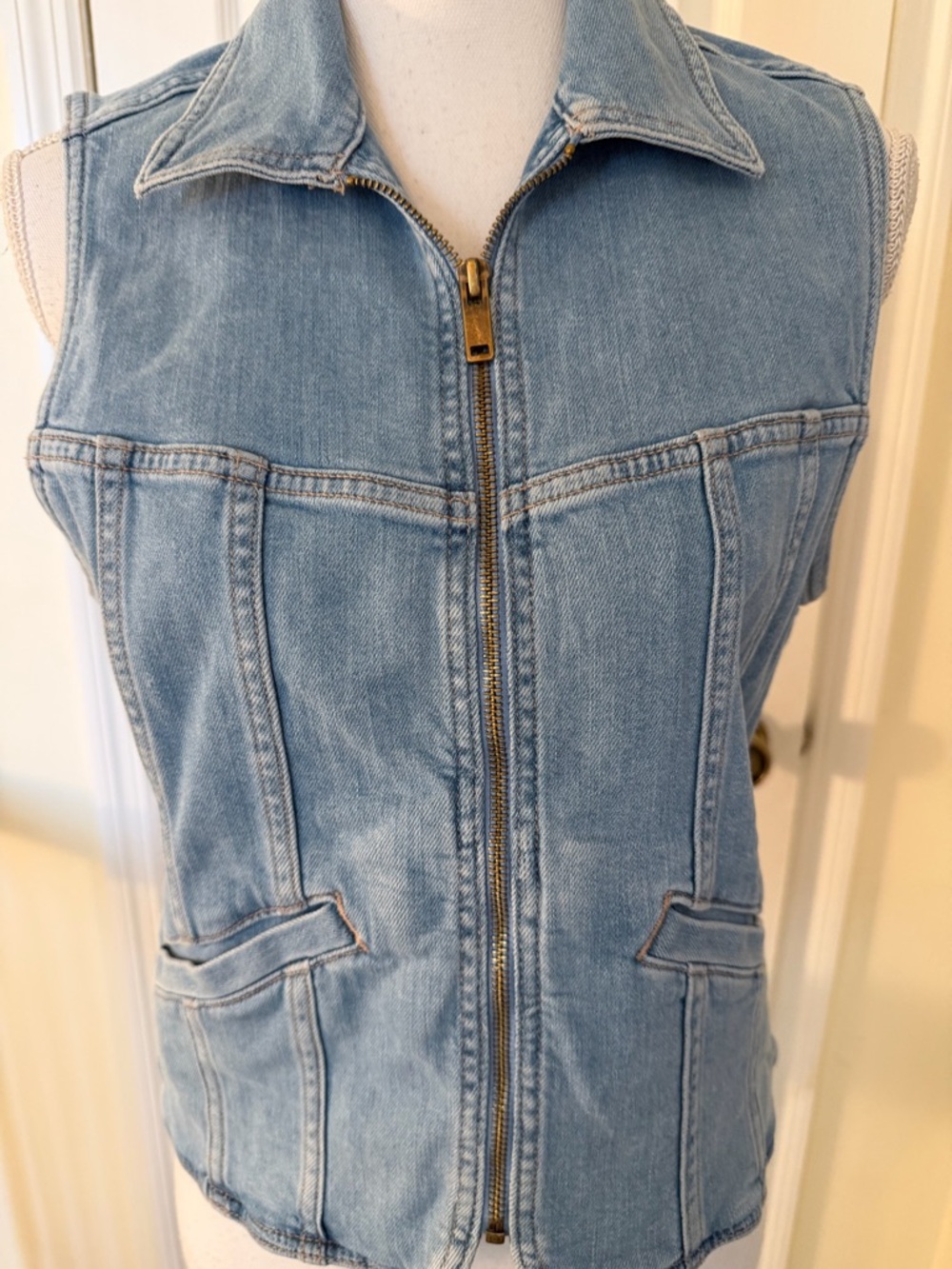 American Eagle Jean Vest - Picture 12 of 13